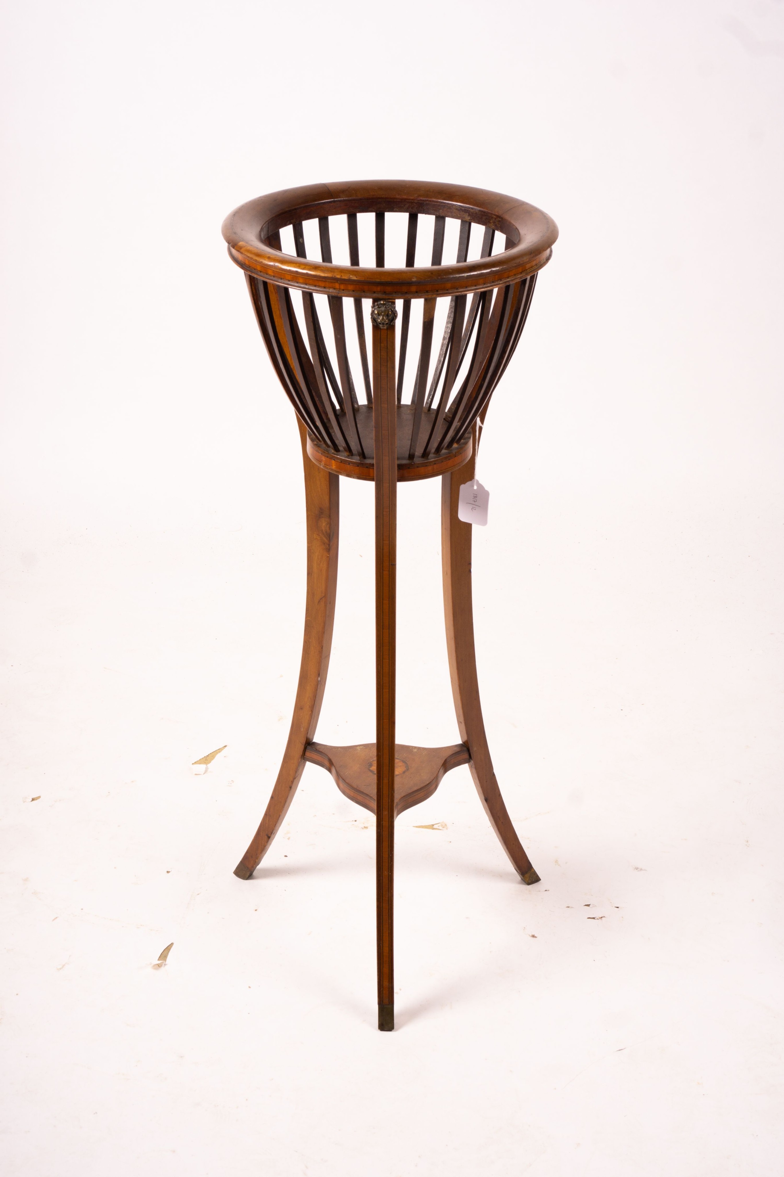 An Edwardian mahogany jardiniere stand, height 91cm
